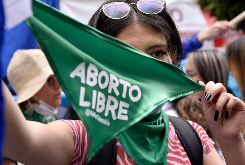 La OMS defendió el derecho al aborto tras más limitaciones…